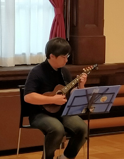 ウクレレソロ演奏