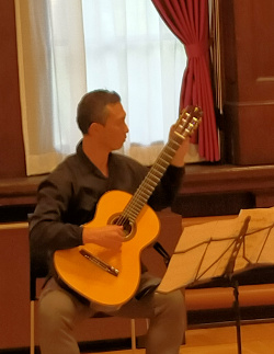 ギターソロ演奏