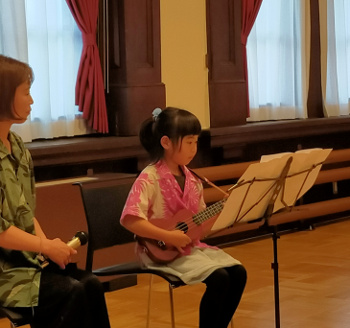 ウクレレ弾き語り