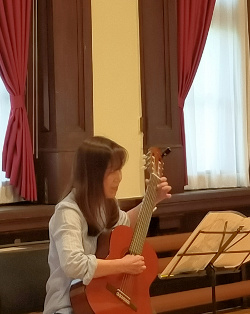 ギターソロ演奏