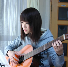 クラシックギターコース女性